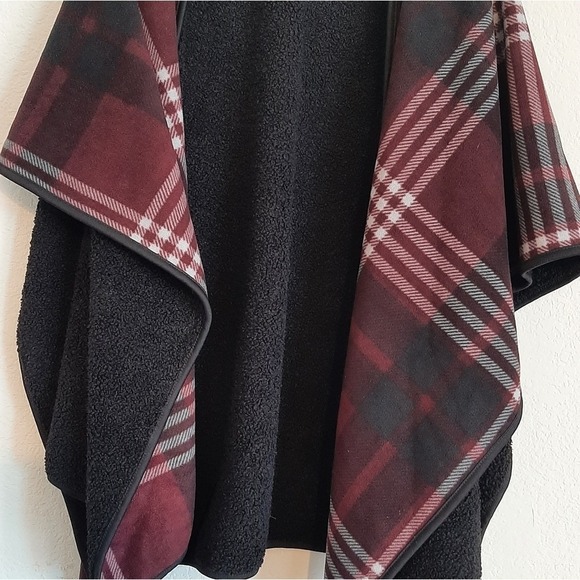 philohbar Poncho Shawl Design Multicolor Like New - Picture 3 of 5